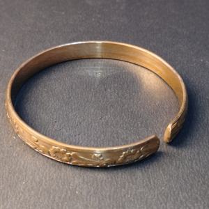 Brazalete Magnético Ajustable de Cobre Puro para Mujer - Brazalete de Cobre con Grabado Floral Vintage para Alivio del Dolor de Artritis - Product Image 3