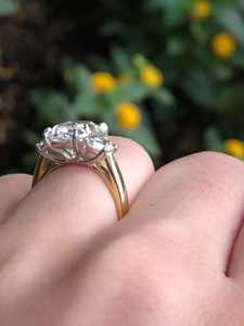Anillo de Compromiso con Diamante Cultivado en Laboratorio de 4 Quilates, Corte Cojín, Piedras Laterales en Forma de Media Luna, Certificado IGI, Claridad VS+, Oro Sólido de 14K, Anillo de Novia de Lujo - Product Image 3