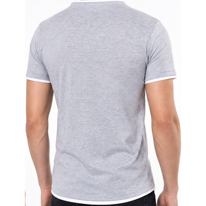 Camiseta de cuello en V gris claro para hombre con ribete en contraste blanco, de alta demanda |   Camiseta Básica Casual de Manga Corta - Product Image 4