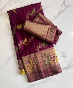 Magnifique soie Georgette avec bordure en dentelle artisanale Pure Jarkan et diamants sur le sari - Product Image 2