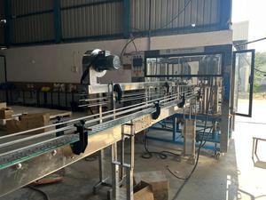 Máquina Automática de Llenado de Bebidas con PLC Eléctrico de 40 BPM para Agua Pura y Botellas de 200 ml - Product Image 3