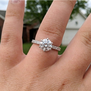 Bague semi-montée classique en or blanc 18 carats, style 6 griffes, avec accent de diamants pavés, pour fiançailles, cadeau romantique pour les amoureux - Product Image 3