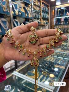 Ensemble de collier élégant plaqué or Kundan avec perles et cristaux, design floral pour femmes, bijoux de mariage - Product Image 3
