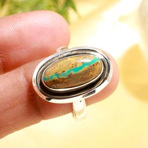 Anillo de Plata de Ley 925 de Alta Calidad con Turquesa Natural en Engaste Ovalado, Estilo Clásico, al Mejor Precio - Product Image 1