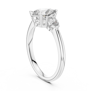 Bague de fiançailles de luxe en or blanc 18 carats plaqué rhodium avec diamant de laboratoire taille poire MINIMAL 1,2 carat et pierres latérales 0,33 carat – Idéale pour la Saint-Valentin - Product Image 2