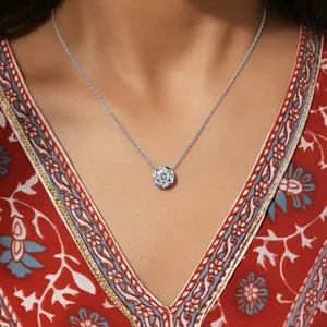 Pendentif solitaire élégant à taille ronde, serti clos, en diamant CVD de laboratoire, couleur D-E, clarté VVS-VS, certifié IGI, provenant d'un fournisseur indien. - Product Image 2
