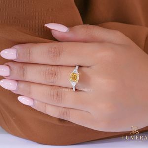 แหวนพลอยสีเหลืองทรงคุชชั่นคัท ประดับเพชรแบบพาเว่ งานจิวเวลรี่สั่งทำสุดหรู รับผลิตแบบ OEM ODM ขายส่ง - Product Image 5