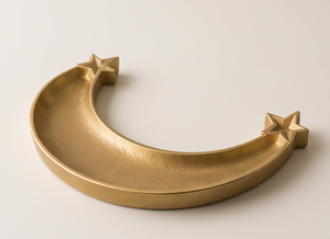 Plateau de service personnalisé en métal doré en forme de croissant de lune, finition étoilée, base texturée, vaisselle élégante pour la vente en gros - Product Image 3