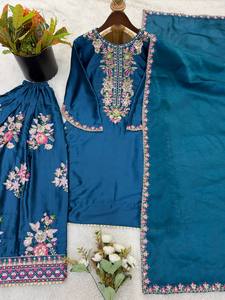 Elegante Conjunto de Salwar Bordado |   Ropa Étnica con Bordado Floral para Mujer |   Ropa Casual Festiva para Fiestas de Invierno, Material Crepé - Product Image 4