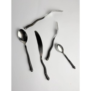 Ensemble de couverts vintage en métal avec poignées noires, finition miroir haute brillance, couverts de camping durables - Product Image 2