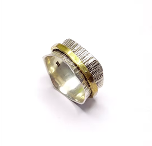 Anillo Giratorio Ancho de Plata de Ley 925 con Textura Martillada, Joyería Antiestrés y de Meditación - Product Image 2