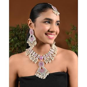 Parure de bijoux ethniques tendance en alliage plaqué or avec collier et boucles d'oreilles ornés de pierres de zircon, design géométrique pour femme, idéale pour les soirées - Product Image 5