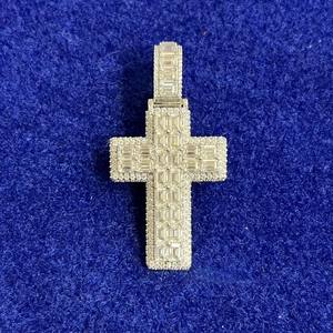 Joyería Hip Hop de Alta Demanda: Collar Cloud Baguette con Corte Esmeralda, Engaste de Garra, Moissanita VVS Helada, Plata 925, Certificado IGI - Product Image 4