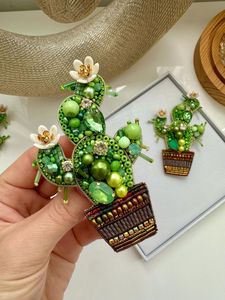 Broche Clásico con Bordado Floral, Broche Único Hecho a Mano con Cuentas, Elegante Broche con Bordado de Perlas, Broche de Moda Bordado - Product Image 5