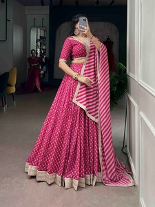 Conjunto Lehenga Floral Rosa de Jacquard, Traje Indio-Pakistaní de Seda Artificial, Blusa sin Coser, Ropa Festiva para Bodas - Product Image 5