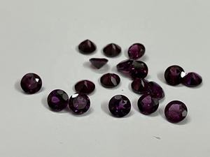 Lot de pierres précieuses en vrac calibrées de Rhodolite naturelle de couleur Fine 8mm de forme ronde par Sadiya International - Product Image 3