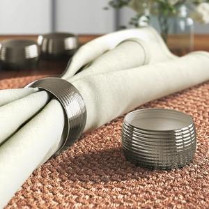 Anneau de serviette rond en métal argenté, parfait pour une utilisation quotidienne, pour la mise en place de tables, la restauration, les restaurants et les hôtels, provenant d'Inde. - Product Image 2