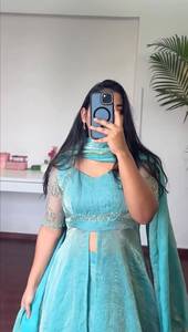 Conjunto de diseñador con top Anarkali con abertura Fandy Crush, pantalón Plazzo y dupatta Fandy Crush, completamente cosido y listo para usar. - Product Image 4