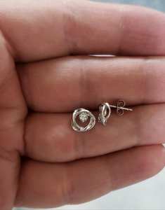 Pendientes Clásicos de Diamante Redondo Moissanite con Plata 925, Joyería Fina Solitaria para Compromiso, Regalo para Mujer - Product Image 4