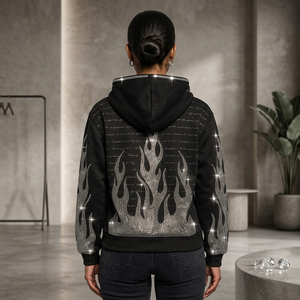 Hoodie court noir personnalisé pour femme, imprimé flamme en strass, clouté, zippé, coupe oversize, style streetwear, fournisseur en gros - Product Image 4