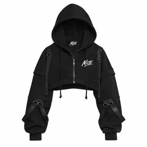 Sudadera corta con capucha de moda para mujer, estilo techwear, negra, con cremallera, detalles de tiras, top streetwear, proveedor OEM, EE. UU. - Product Image 5