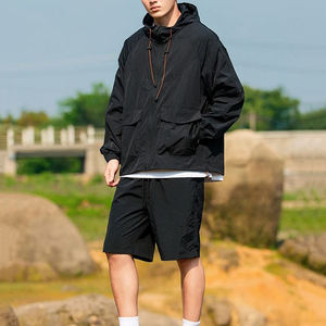 Ensemble de sport léger pour homme, tenue streetwear d'été, survêtement personnalisé avec logo, ensemble veste et short respirant en nylon pour homme - Product Image 3
