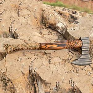 ขวานไวกิ้งนอร์ดิกเกรดอุตสาหกรรม พร้อมหัวขวานลายสลัก ด้ามจับหุ้มหนัง และด้ามไม้สไตล์เรโทร - Product Image 4