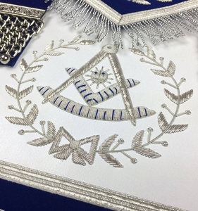 Tablier de Maître Ancien Maçon de la Loge Bleue - Blanc et Bleu Royal avec Broderie Argentée - Product Image 3