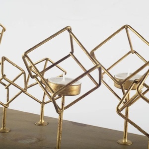 Porte-bougie moderne en fil métallique géométrique, support multi-lumières pour bougies chauffe-plat, centre de table abstrait en métal 3D avec base en bois pour la décoration - Product Image 2