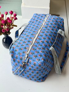 Bolso de Viaje Acolchado de Algodón Trendy Bloom, Bolso Tote Grande Ecológico con Cremallera, Bolso Duffle Artesanal para Mujer, Suave y Cómodo de Llevar - Product Image 1