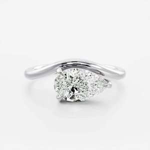 Anillo de compromiso con diamante talla pera, anillo de oro rosa de 14 quilates, anillo solitario moderno, anillo único con diamante pera, anillo nupcial minimalista - Product Image 3