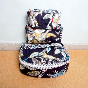 New Stylish 3-Piece with Tassel chain decoration Quilted Fabric Zipper closure Vanity Set Durable Portable Travel Organizer - Product Image 2