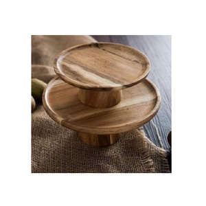 Plateau de présentation en bois pour gâteaux avec design artisanal, idéal pour servir des desserts et des produits de boulangerie - Product Image 5