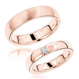 Ensemble de bagues de couple en diamant de laboratoire EtherStar, alliances assorties or pour lui et pour elle, solitaires brossés, taille brillante, luxe - Product Image 1