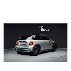 Mini Cooper Classic Plus 2022 avec caméra arrière, sièges en cuir, conduite à gauche - 30 876 km, modèle 2022/12 - Product Image 2