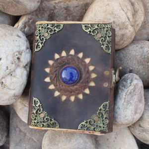 Diario de Cuero Personalizado con Grabado de Piedra Azul, Cuaderno de Papel con Borde Rústico Hecho a Mano, Diseño de Esquinas Metálicas Antiguas, Regalo Personalizado - Product Image 6