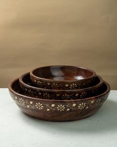 Ensemble de 3 bols de service en bois faits à la main avec incrustations florales, bols rustiques en bois pour salade, fruits et en-cas, pour la table et la maison - Product Image 5
