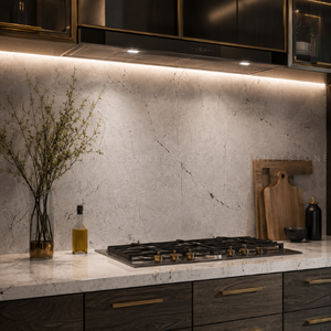 Dalles de granit blanc Alaska aux tons blancs vifs, pierre de qualité supérieure avec des motifs minéraux prononcés pour une surface de comptoir élégante - Product Image 3