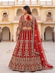 Lehenga Choli nupcial bordado de talla grande, silueta en A hasta el suelo, tela de poliéster y algodón, cuello barco, mangas cortas, dupatta de red. - Product Image 2