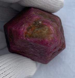 Rubí Natural Certificado por IGI, Corindón Rojo de 793.37 Quilates, Sin Tratar, Gema Grande Opaca, Pieza de Colección - Product Image 1