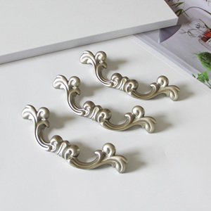 Poignées de meuble vintage en alliage de zinc, disponibles en OEM, tirants de tiroir floraux de style baroque européen pour meubles de cuisine et de salle de bain - Product Image 6