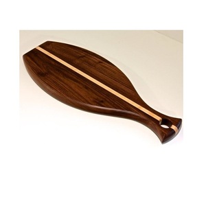 Planche de cuisine en bois de haute qualité, idéale pour préparer des ingrédients frais, servir les repas et ajouter du style à votre espace - Product Image 2