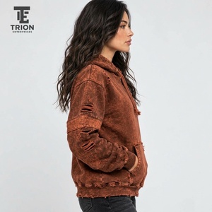 Sweat à capuche élégant pour femme, effet usé, aspect vintage délavé, tissu confortable, coupe décontractée et détails bruts audacieux. - Product Image 5