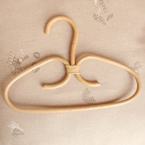 Organiseur de vêtements pour enfants, essentiels, magnifiques cintres en rotin, cintres personnalisés de différents designs - Product Image 1