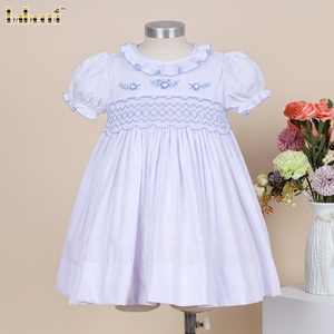 Robe smockée blanche pour filles avec détails brodés Robe d'automne pour enfants-ODM OEM Wholesale DR4426 - Product Image 5