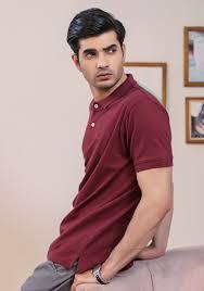 Camisa Polo Premium de la Marca Micah Corp con Detalles en Azul Marino, Cuello Acanalado de Doble Raya y Logotipo Personalizado - Product Image 3