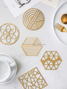 Dessous de verre de qualité en laiton fini métal aluminium sous-verre de table tapis et coussinets sous-verre conception de dessus de cuisine classique - Product Image 2