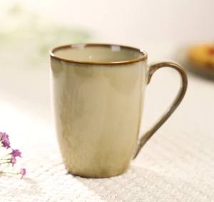 แก้วกาแฟเซรามิกลายดอกไม้ป่า ด้ามจับสีแดง เคลือบเงา ทนทาน เหมาะสำหรับใช้ในบ้าน สำนักงาน หรือเป็นของขวัญ - Product Image 4