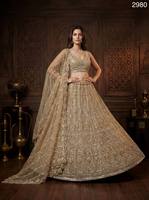 Lehenga Choli de Boda Dorado Sólido Hecho a Mano Estilo Vintage con Mangas Tipo Tank, Dupatta de Diseño y Encaje en Cuatro Lados de Tela No Tejida