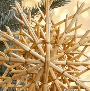 Adorno Navideño Colgante de Ratán con Forma de Copo de Nieve, Acabado Natural, Hecho a Mano, Artesanía Festiva - Product Image 4